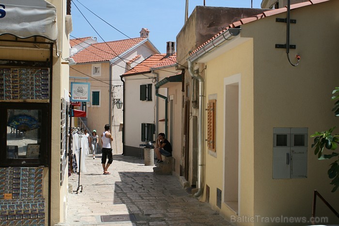 Baškā tika atrasta vecākā rakstu akmens plāksne (no 1100.gada), un kuras gravējumi ir vecākās zināmās horvātu valodas liecības Baškā tika atrasta vecākā rakstu akmens plāksne (no 1100.gada), un kuras gravējumi ir vecākās zināmās horvātu valodas liecības 66118