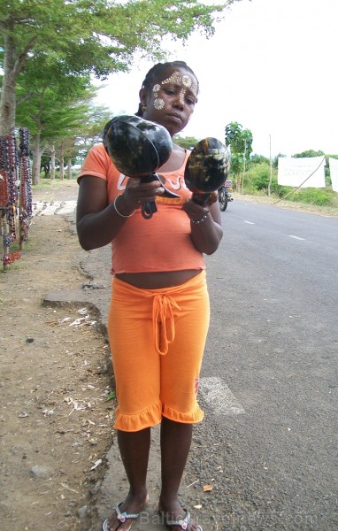 Balvas «Gada cilvēks tūrismā 2010» ieguvēja Gaida Matisone (avīzes Telegraf žurnāliste) apceļo noslēpumaino Madagaskaru Foto: Gaida Matisone Balvas «Gada cilvēks tūrismā 2010» ieguvēja Gaida Matisone (avīzes Telegraf žurnāliste) apceļo noslēpumaino Madagaskaru Foto: Gaida Matisone 68194