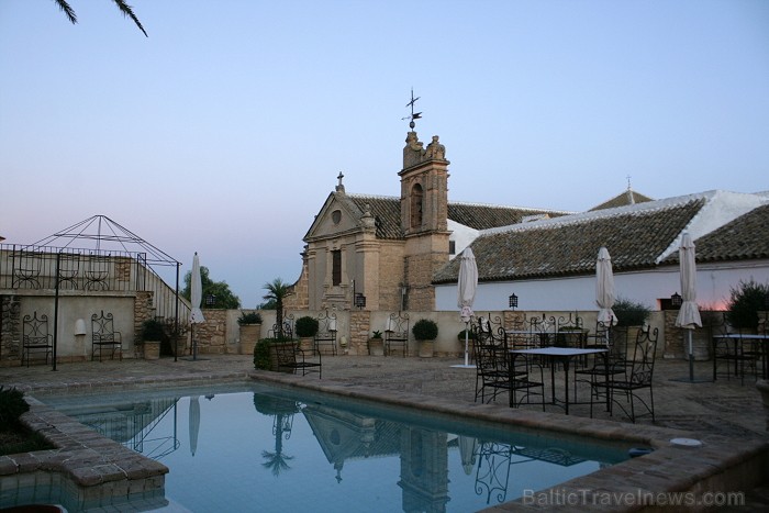 Pašā vecpilsētas centrā atrodas 4* viesnīca La Hospedería del Monasterio, kura ir izveidotā klostera vēsturisko ēku kompleksā Pašā vecpilsētas centrā atrodas 4* viesnīca La Hospedería del Monasterio, kura ir izveidotā klostera vēsturisko ēku kompleksā 69148