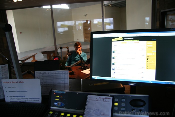 Radio programma «Ceļasoma» orientējas galvenokārt uz autoceļošanu, taču arī klasiskās ceļošanas un atpūtas tēmas izskan katrā 30 minūšu raidījumā Radio programma «Ceļasoma» orientējas galvenokārt uz autoceļošanu, taču arī klasiskās ceļošanas un atpūtas tēmas izskan katrā 30 minūšu raidījumā 69895