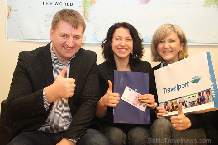 Travelport sponsorētos 300 eiro savam ceļojumam iegūst Travelnews.lv sociālā tīkla draugs Polina Rožkova, ko apsveic Ruta Skujeniece (Travelport) un A Travelport sponsorētos 300 eiro savam ceļojumam iegūst Travelnews.lv sociālā tīkla draugs Polina Rožkova, ko apsveic Ruta Skujeniece (Travelport) un A 72245