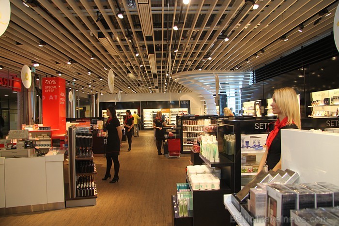 Rekonstruētā un modernizētā beznodokļu duty free iepirkšanās zona starptautiskajā lidostā Rīga - www.riga-airport.com Rekonstruētā un modernizētā beznodokļu duty free iepirkšanās zona starptautiskajā lidostā Rīga - www.riga-airport.com 72357