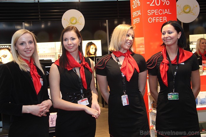Rekonstruētā un modernizētā beznodokļu duty free iepirkšanās zona starptautiskajā lidostā Rīga - www.riga-airport.com Rekonstruētā un modernizētā beznodokļu duty free iepirkšanās zona starptautiskajā lidostā Rīga - www.riga-airport.com 72361