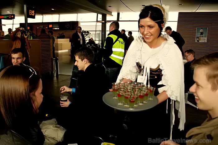 Pasažieriem, kas lidoja Czech Airlines svētku brauciena tika sarupēti īpaši pārsteigumi, gan sagaidot lidojumu, gan paša lidojuma laikā - www.czechai Pasažieriem, kas lidoja Czech Airlines svētku brauciena tika sarupēti īpaši pārsteigumi, gan sagaidot lidojumu, gan paša lidojuma laikā - www.czechai 73465