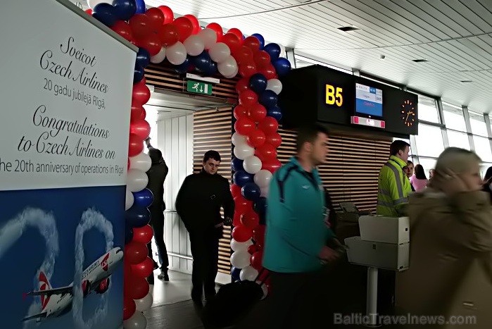 Pasažieriem, kas lidoja Czech Airlines svētku brauciena tika sarupēti īpaši pārsteigumi, gan sagaidot lidojumu, gan paša lidojuma laikā - www.czechai Pasažieriem, kas lidoja Czech Airlines svētku brauciena tika sarupēti īpaši pārsteigumi, gan sagaidot lidojumu, gan paša lidojuma laikā - www.czechai 73466