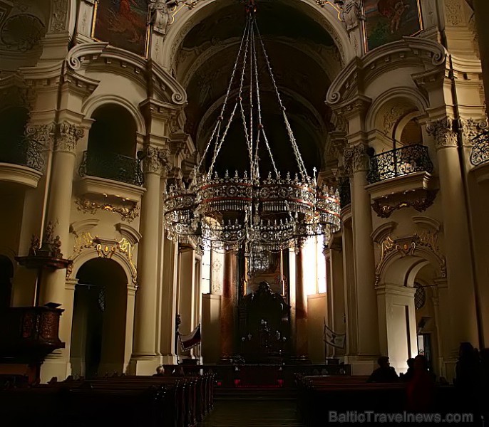 Sv.Nikolaja baznīca ir pirmā jezuītu celtne Prāgā. 1787.gadā pie baznīcas ērģlēm savu koncertu bija sniedzis mūzikas brīnumbērns - Mocarts - www.czec Sv.Nikolaja baznīca ir pirmā jezuītu celtne Prāgā. 1787.gadā pie baznīcas ērģlēm savu koncertu bija sniedzis mūzikas brīnumbērns - Mocarts - www.czec 73477
