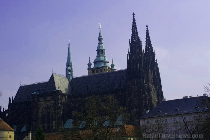 Prāgas pils kompleksa galvenais apskates objekts ir Svētā Vitusa katedrāle, kas ir izcils gotiskā stila šedevrs - www.czechairlines.lv Prāgas pils kompleksa galvenais apskates objekts ir Svētā Vitusa katedrāle, kas ir izcils gotiskā stila šedevrs - www.czechairlines.lv 73497
