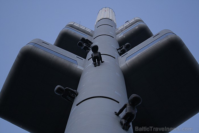 Prāgas televīzijas tornis, kas pārsteidz ar radošo pieeju tā fasādes dizainam - www.czechairlines.lv Prāgas televīzijas tornis, kas pārsteidz ar radošo pieeju tā fasādes dizainam - www.czechairlines.lv 73515