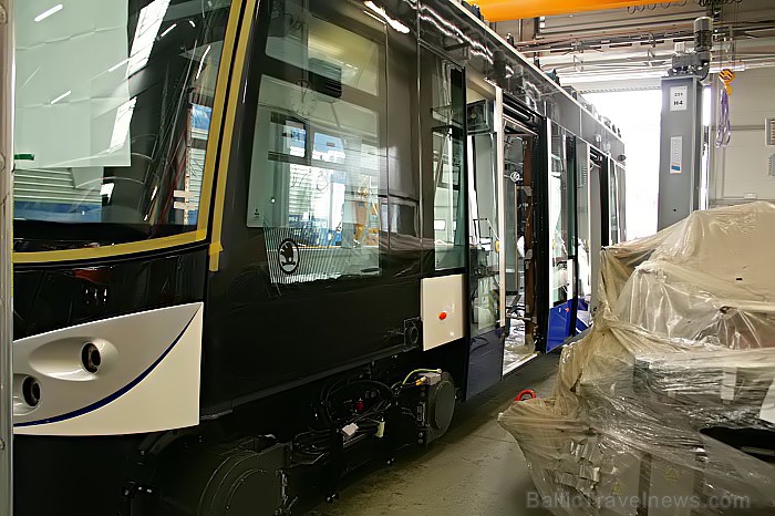 Travelnews.lv  redakcija iepazīst Jaunos Škodas tramvajus pirms to izbraucieniem Rīgā www.skoda.cz 73541