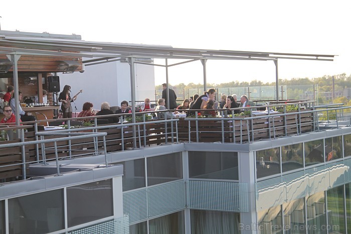 Rīgas skaistākās panorāmas jumta terase Pārdaugavā ir atklāta vasaras sezonai - www.islandehotel.lv Rīgas skaistākās panorāmas jumta terase Pārdaugavā ir atklāta vasaras sezonai - www.islandehotel.lv 75138
