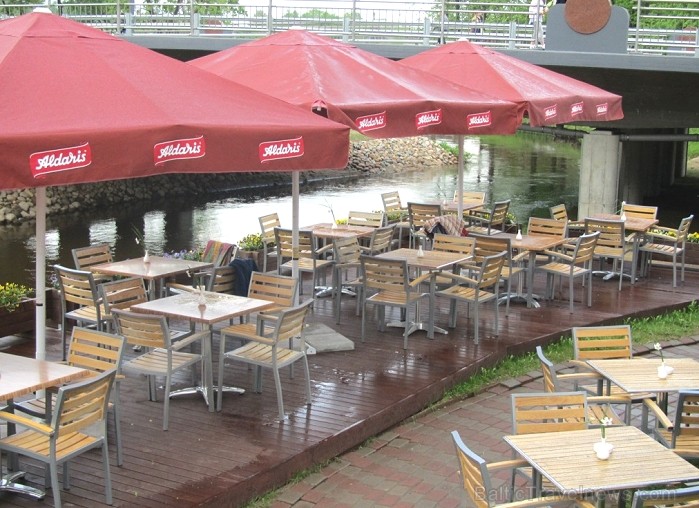 Baudi Rēzeknes vasaras noskaņas viesnīcas Kolonna Hotel Rēzekne restorāna Rozālija jaunajā vasaras terasē (Foto: www.hotelkolonna.com) Baudi Rēzeknes vasaras noskaņas viesnīcas Kolonna Hotel Rēzekne restorāna Rozālija jaunajā vasaras terasē (Foto: www.hotelkolonna.com) 75859