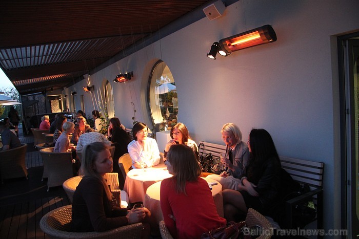 Rīgas viesnīcas Days Hotel restorāna Sunny Melody jumta terase ir iecienīta muzikāla rakstura tikšanās vieta - www.dayshotelriga.com Rīgas viesnīcas Days Hotel restorāna Sunny Melody jumta terase ir iecienīta muzikāla rakstura tikšanās vieta - www.dayshotelriga.com 77158