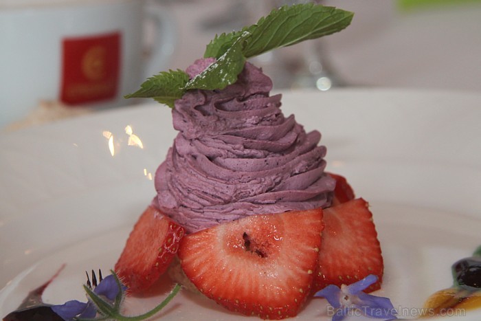 Melleņu un svaigā siera kūka ar meža ogu mērcīti - www.hotelavalon.eu 79795