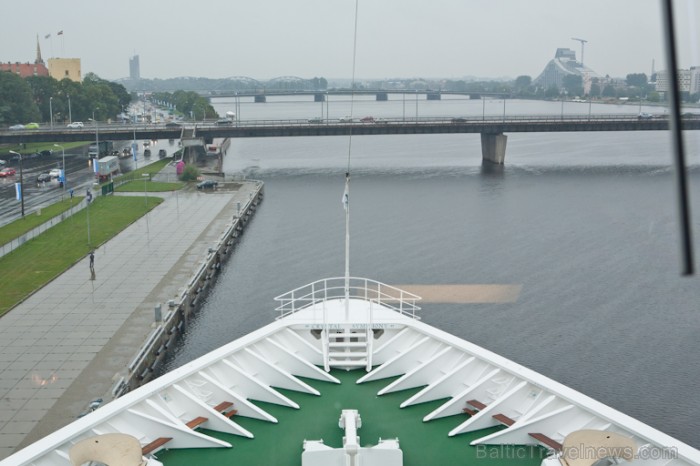 Andris Ameriks sveic 1000. kruīza kuģi, kas piestāj Rīgā. Foto: Rīgas dome 80010