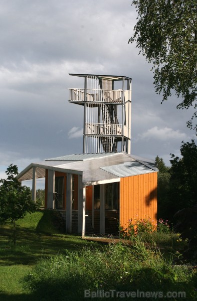 Enerģijas sēta atrodas ļoti skaistā vietā Navesti upes krastā. Enerģijas sētas viesi labprāt dodas pastaigā pa skaistām dabas taciņām Enerģijas sēta atrodas ļoti skaistā vietā Navesti upes krastā. Enerģijas sētas viesi labprāt dodas pastaigā pa skaistām dabas taciņām 80505