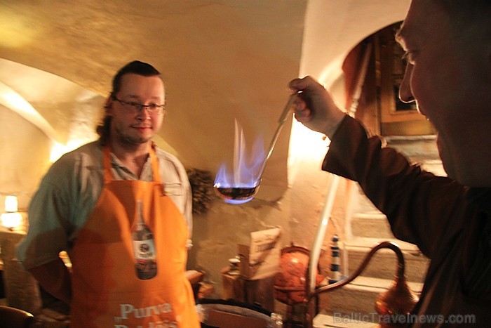 Latviešu tradicionālo ēdienu restorāns «Taverna» pie Pulvertorņa piedāvā izbaudīt īstus latgaliešu vakarus. Foto sponsors: www.latvianfood.lv Latviešu tradicionālo ēdienu restorāns «Taverna» pie Pulvertorņa piedāvā izbaudīt īstus latgaliešu vakarus. Foto sponsors: www.latvianfood.lv 83341