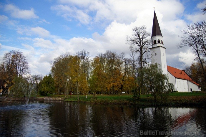 Sigulda joprojām ir nemainīga rudens klasika, par kuru interese nav mazinājusies. Foto: www.tourism.sigulda.lv Sigulda joprojām ir nemainīga rudens klasika, par kuru interese nav mazinājusies. Foto: www.tourism.sigulda.lv 83429