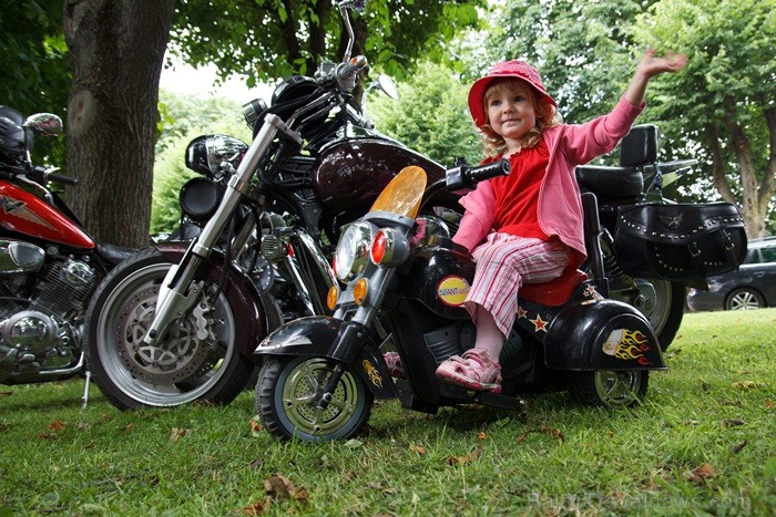 Pavisam konkursam tika iesniegti 517 divdesmit četru autoru darbi, no kuriem tika atlasīti 80 labākie darbi, bet 40 vislabākās fotogrāfijas izvēlētas Pavisam konkursam tika iesniegti 517 divdesmit četru autoru darbi, no kuriem tika atlasīti 80 labākie darbi, bet 40 vislabākās fotogrāfijas izvēlētas 83457