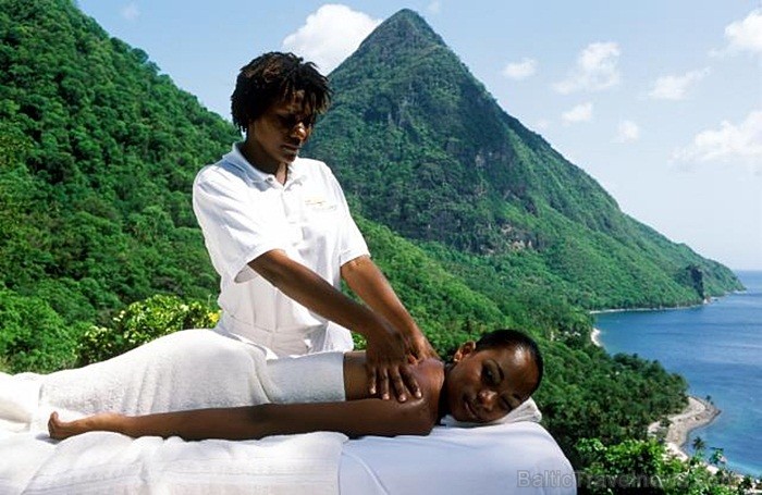 Sentlūsija ir salu valsts Karību jūras austrumos uz robežas ar Atlantijas okeānu. Foto: www.stlucia.org Sentlūsija ir salu valsts Karību jūras austrumos uz robežas ar Atlantijas okeānu. Foto: www.stlucia.org 86451