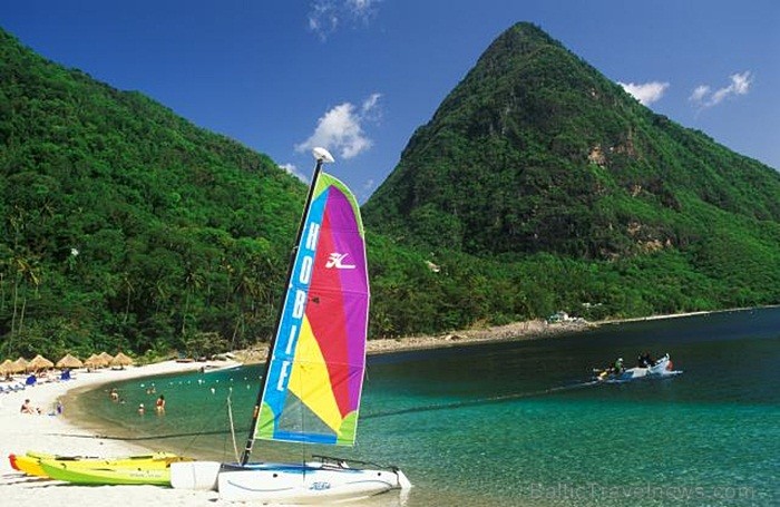 Sentlūsija ir salu valsts Karību jūras austrumos uz robežas ar Atlantijas okeānu. Foto: www.stlucia.org Sentlūsija ir salu valsts Karību jūras austrumos uz robežas ar Atlantijas okeānu. Foto: www.stlucia.org 86463