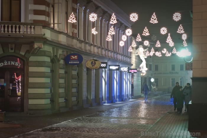 Liepāja šogad pārsteidz īpaši, pilsētā var atrast gan milzu piparkūkas un adventes vainagu, gan svētku tramvaju, kā arī iedzīvotāji un viesi tiek aici Liepāja šogad pārsteidz īpaši, pilsētā var atrast gan milzu piparkūkas un adventes vainagu, gan svētku tramvaju, kā arī iedzīvotāji un viesi tiek aici 86477