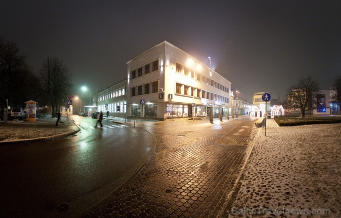 Liepāja šogad pārsteidz īpaši, pilsētā var atrast gan milzu piparkūkas un adventes vainagu, gan svētku tramvaju, kā arī iedzīvotāji un viesi tiek aici Liepāja šogad pārsteidz īpaši, pilsētā var atrast gan milzu piparkūkas un adventes vainagu, gan svētku tramvaju, kā arī iedzīvotāji un viesi tiek aici 86484
