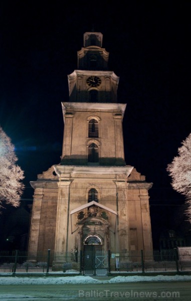 Liepāja šogad pārsteidz īpaši, pilsētā var atrast gan milzu piparkūkas un adventes vainagu, gan svētku tramvaju, kā arī iedzīvotāji un viesi tiek aici Liepāja šogad pārsteidz īpaši, pilsētā var atrast gan milzu piparkūkas un adventes vainagu, gan svētku tramvaju, kā arī iedzīvotāji un viesi tiek aici 86496