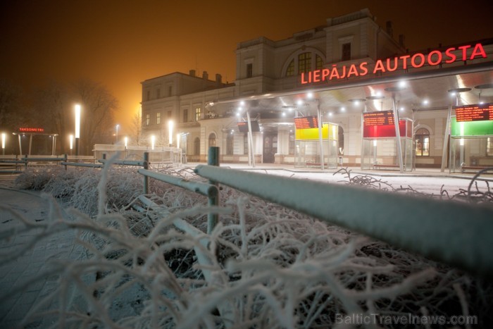 Liepāja šogad pārsteidz īpaši, pilsētā var atrast gan milzu piparkūkas un adventes vainagu, gan svētku tramvaju, kā arī iedzīvotāji un viesi tiek aici Liepāja šogad pārsteidz īpaši, pilsētā var atrast gan milzu piparkūkas un adventes vainagu, gan svētku tramvaju, kā arī iedzīvotāji un viesi tiek aici 86514