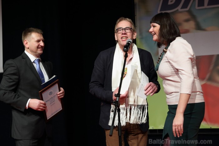 Balvu «Gada cilvēks tūrismā 2012» nominācijā «Restorāna vadītājs 2012» iegūst Jānis Jenzis, restorānu Garage, Kitchen, Hotē vadītājs. Foto: Juris Ķilk Balvu «Gada cilvēks tūrismā 2012» nominācijā «Restorāna vadītājs 2012» iegūst Jānis Jenzis, restorānu Garage, Kitchen, Hotē vadītājs. Foto: Juris Ķilk 88069