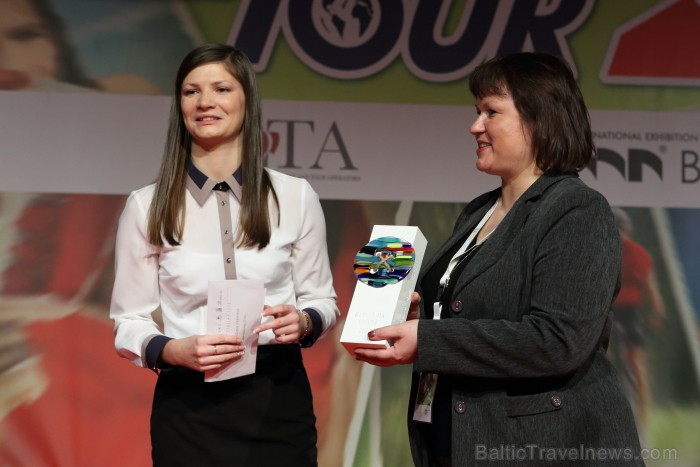 Balvu «Gada cilvēks tūrismā 2012» nominācijā «Tūrisma mājas lapa 2012» saņem Ventspils TIC vadītāja Una Libkovska ( VisitVentspils.com). Foto: Juris Ķ Balvu «Gada cilvēks tūrismā 2012» nominācijā «Tūrisma mājas lapa 2012» saņem Ventspils TIC vadītāja Una Libkovska ( VisitVentspils.com). Foto: Juris Ķ 88095