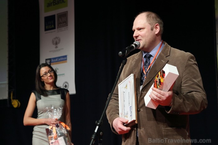 Balvu «Gada cilvēks tūrismā 2012» absolūtajā klasē iegūst Latvijas Tūrisma attīstības valsts aģentūras direktors Armands Slokenbergs. Foto: Juris Ķilk Balvu «Gada cilvēks tūrismā 2012» absolūtajā klasē iegūst Latvijas Tūrisma attīstības valsts aģentūras direktors Armands Slokenbergs. Foto: Juris Ķilk 88107