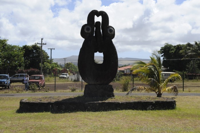 Lidostas teritorijā atrodas Moai, kas ir statujas dabīgā atrašanās vieta, lidosta ir apbūvēta ap statuju - www.traveltime.lv Lidostas teritorijā atrodas Moai, kas ir statujas dabīgā atrašanās vieta, lidosta ir apbūvēta ap statuju - www.traveltime.lv 89432