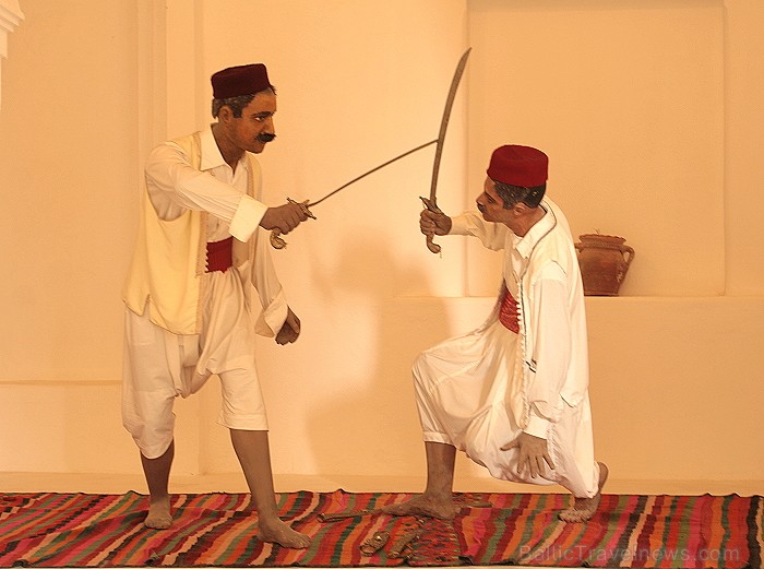 Guellala ciematā (Džerba, Tunisija) atrodas etnogrāfijas muzejs. Te var iepazīt Tunisijas tautas vēsturi: tradīcijas, paražas, kāzu rituālus, bērna pi 90433