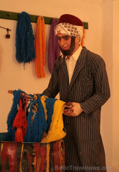 Guellala ciematā (Džerba, Tunisija) atrodas etnogrāfijas muzejs. Te var iepazīt Tunisijas tautas vēsturi: tradīcijas, paražas, kāzu rituālus, bērna pi 90439
