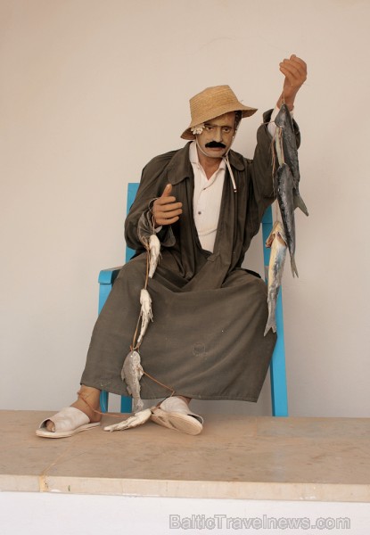 Guellala ciematā (Džerba, Tunisija) atrodas etnogrāfijas muzejs. Te var iepazīt Tunisijas tautas vēsturi: tradīcijas, paražas, kāzu rituālus, bērna pi 90446