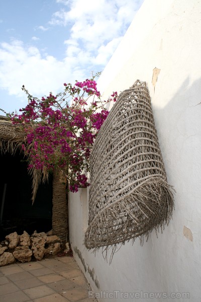 Guellala ciematā (Džerba, Tunisija) atrodas etnogrāfijas muzejs. Te var iepazīt Tunisijas tautas vēsturi: tradīcijas, paražas, kāzu rituālus, bērna pi 90448