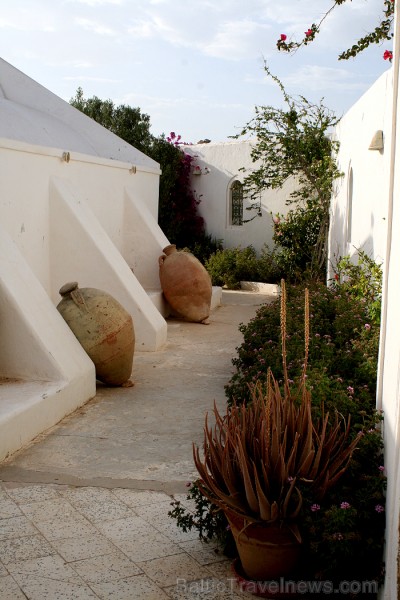 Guellala ciematā (Džerba, Tunisija) atrodas etnogrāfijas muzejs. Te var iepazīt Tunisijas tautas vēsturi: tradīcijas, paražas, kāzu rituālus, bērna pi 90450
