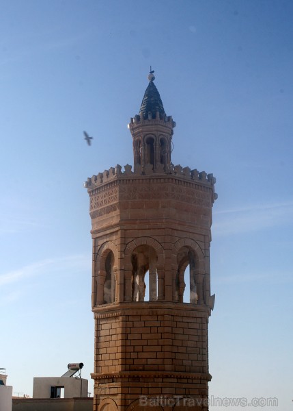 Mahdija ir neliela Tunisijas pilsēta, kura atrodas valsts dienvidu piekraste. Mahdija ir klasisks Tunisijas kūrorts ar daudziem zivju restorāniem, bal Mahdija ir neliela Tunisijas pilsēta, kura atrodas valsts dienvidu piekraste. Mahdija ir klasisks Tunisijas kūrorts ar daudziem zivju restorāniem, bal 90521