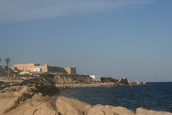 Mahdija ir neliela Tunisijas pilsēta, kura atrodas valsts dienvidu piekraste. Mahdija ir klasisks Tunisijas kūrorts ar daudziem zivju restorāniem, bal Mahdija ir neliela Tunisijas pilsēta, kura atrodas valsts dienvidu piekraste. Mahdija ir klasisks Tunisijas kūrorts ar daudziem zivju restorāniem, bal 90522