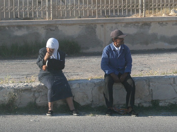Mahdija ir neliela Tunisijas pilsēta, kura atrodas valsts dienvidu piekraste. Mahdija ir klasisks Tunisijas kūrorts ar daudziem zivju restorāniem, bal Mahdija ir neliela Tunisijas pilsēta, kura atrodas valsts dienvidu piekraste. Mahdija ir klasisks Tunisijas kūrorts ar daudziem zivju restorāniem, bal 90525