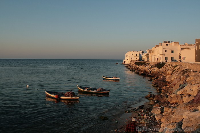 Mahdija ir neliela Tunisijas pilsēta, kura atrodas valsts dienvidu piekraste. Mahdija ir klasisks Tunisijas kūrorts ar daudziem zivju restorāniem, bal Mahdija ir neliela Tunisijas pilsēta, kura atrodas valsts dienvidu piekraste. Mahdija ir klasisks Tunisijas kūrorts ar daudziem zivju restorāniem, bal 90547