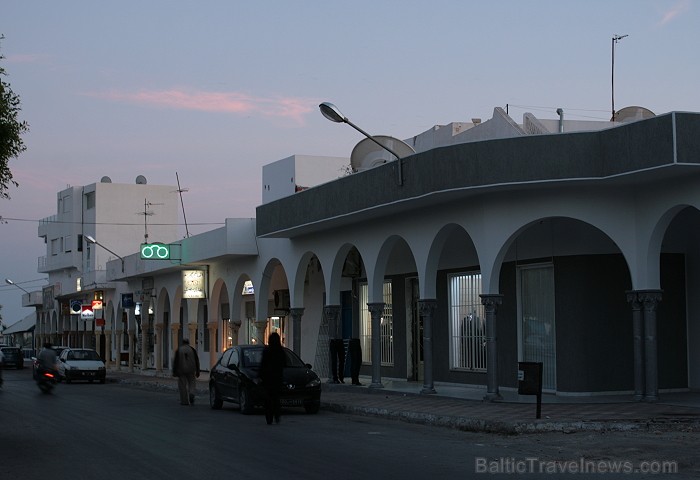 Mahdija ir neliela Tunisijas pilsēta, kura atrodas valsts dienvidu piekraste. Mahdija ir klasisks Tunisijas kūrorts ar daudziem zivju restorāniem, bal Mahdija ir neliela Tunisijas pilsēta, kura atrodas valsts dienvidu piekraste. Mahdija ir klasisks Tunisijas kūrorts ar daudziem zivju restorāniem, bal 90549