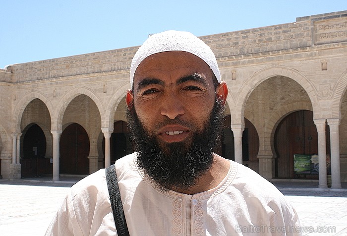 Susa ir Tunisijas trešā lielākā pilsēta. Tās vecpilsēta atrodas aiz 2 km garas aizsargsienas, kura tika uzcelta 859. gadā. Vecpilsēta ir iekļauta UNES Susa ir Tunisijas trešā lielākā pilsēta. Tās vecpilsēta atrodas aiz 2 km garas aizsargsienas, kura tika uzcelta 859. gadā. Vecpilsēta ir iekļauta UNES 90709