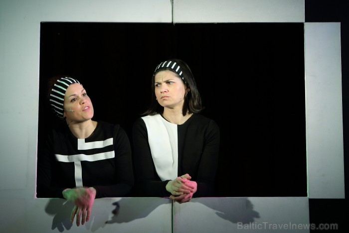 Skolēnu brīvlaikā uz Tallink kuģa dejotprasmi rādīja Dzintariņš un Dzītariņš, bet leļļu teātris priecēja ar izrādi Joka pēc alfabēts. Foto: Juris Ķilk Skolēnu brīvlaikā uz Tallink kuģa dejotprasmi rādīja Dzintariņš un Dzītariņš, bet leļļu teātris priecēja ar izrādi Joka pēc alfabēts. Foto: Juris Ķilk 91361
