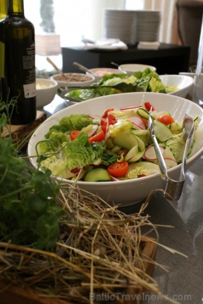 Restorāns Bibliotēka No1 (Tērbatas ielā 2, Rīga) aicina uz vēlajam brokastīm jeb brunch svētdienās no pulksten 11:00 līdz 16:00. Foto: www.restoransbi Restorāns Bibliotēka No1 (Tērbatas ielā 2, Rīga) aicina uz vēlajam brokastīm jeb brunch svētdienās no pulksten 11:00 līdz 16:00. Foto: www.restoransbi 91723