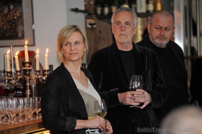 Uzņēmēja Inga Ševica-Mikeļševica, mākslinieks Ivars Heinrihsons un Valsts Kultūrkapitāla fonda direktors Edgars Vērpe - www.vinastudija.lv Uzņēmēja Inga Ševica-Mikeļševica, mākslinieks Ivars Heinrihsons un Valsts Kultūrkapitāla fonda direktors Edgars Vērpe - www.vinastudija.lv 91736