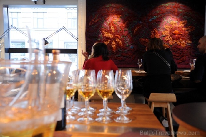 Egila Rozenberga izstādes REIZ PARĪZĒ atklāšana Vīna Studijā 2013. gada 9. aprīlī - www.vinastudija.lv Egila Rozenberga izstādes REIZ PARĪZĒ atklāšana Vīna Studijā 2013. gada 9. aprīlī - www.vinastudija.lv 91742