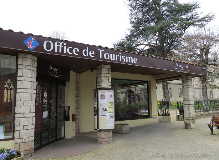 Villefranche de Rouergue ir brīnišķīga Tulūzas pilsēta ar šaurām, bruģētām ieliņām, viduslaiku ēkām un Aveyron upes tiltiem Villefranche de Rouergue ir brīnišķīga Tulūzas pilsēta ar šaurām, bruģētām ieliņām, viduslaiku ēkām un Aveyron upes tiltiem 91855
