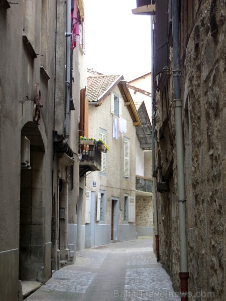 Villefranche de Rouergue ir brīnišķīga Tulūzas pilsēta ar šaurām, bruģētām ieliņām, viduslaiku ēkām un Aveyron upes tiltiem Villefranche de Rouergue ir brīnišķīga Tulūzas pilsēta ar šaurām, bruģētām ieliņām, viduslaiku ēkām un Aveyron upes tiltiem 91860