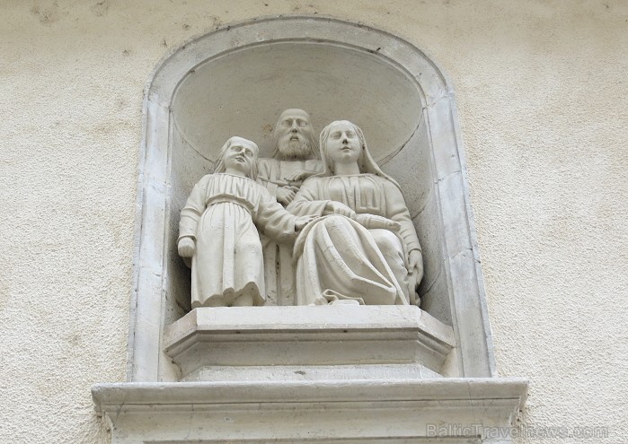 Villefranche de Rouergue ir brīnišķīga Tulūzas pilsēta ar šaurām, bruģētām ieliņām, viduslaiku ēkām un Aveyron upes tiltiem Villefranche de Rouergue ir brīnišķīga Tulūzas pilsēta ar šaurām, bruģētām ieliņām, viduslaiku ēkām un Aveyron upes tiltiem 91898